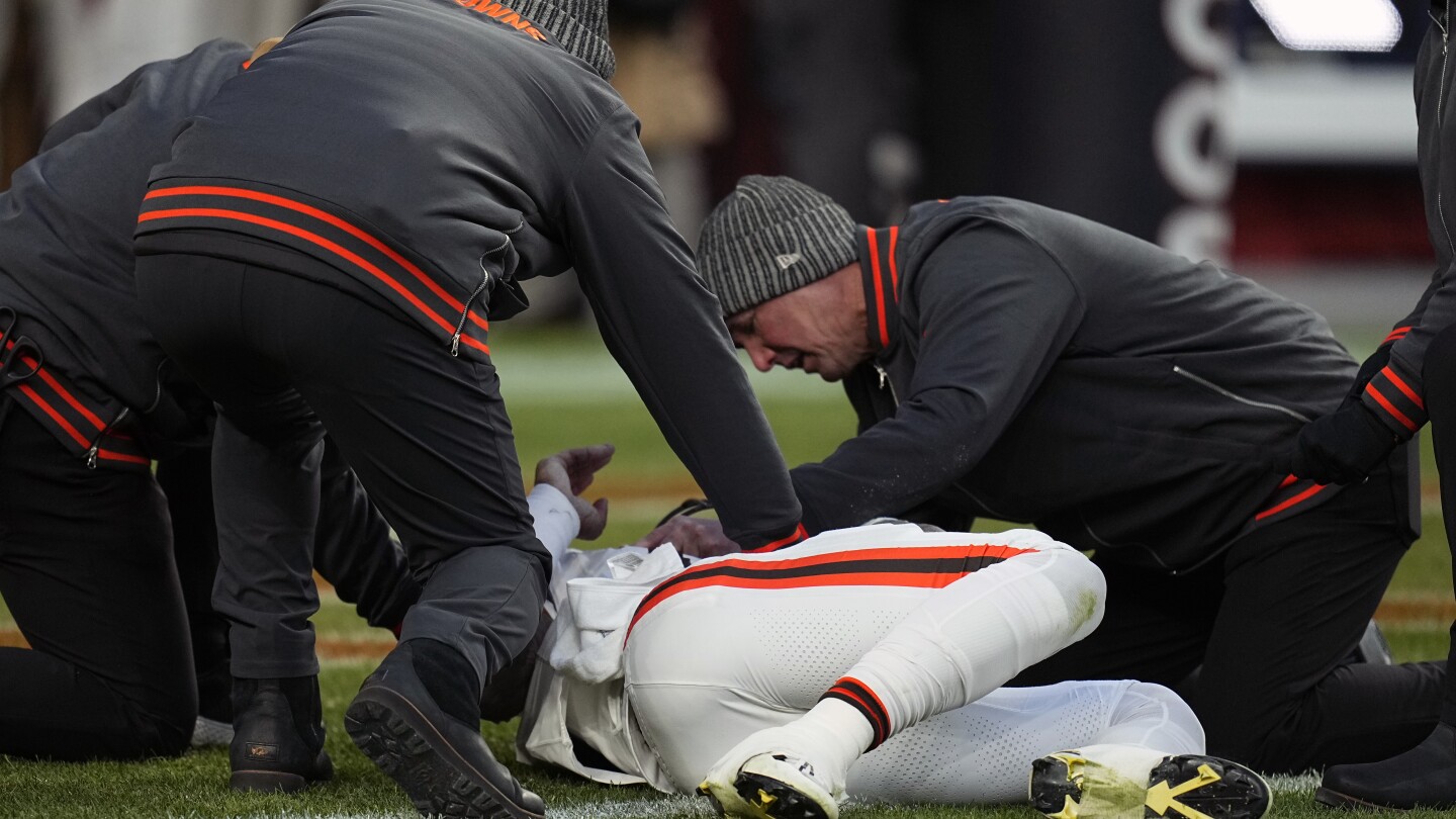 Browns QB Dorian Thompson-Robinson evaluated for head injury after hit vs. Broncos #Browns #Dorian #ThompsonRobinson #evaluated #injury #hit #Broncos