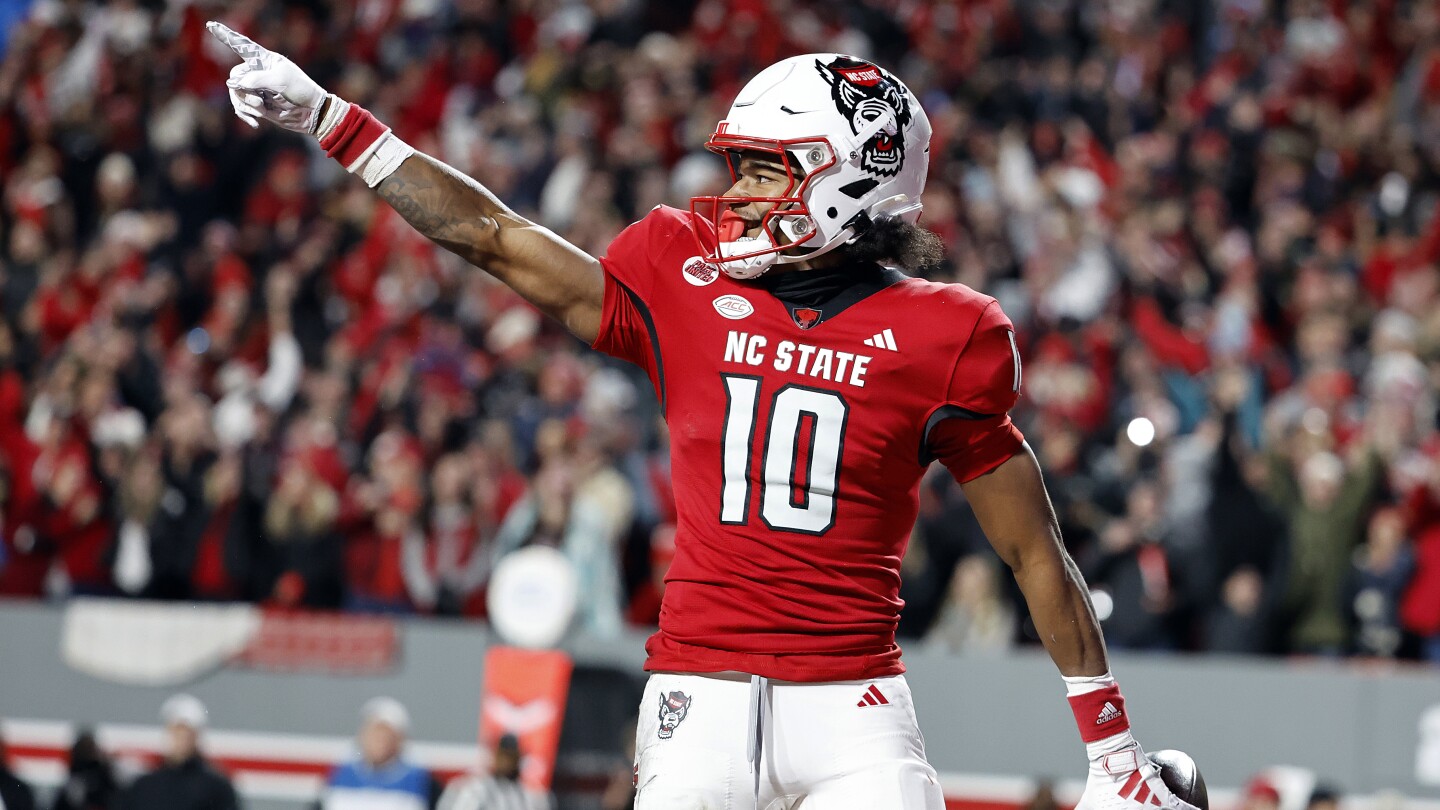 NC State jumps to big lead on rival North Carolina and cruises to 39-20 win #State #jumps #big #lead #rival #North #Carolina #cruises #win