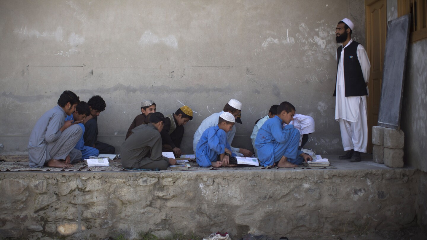 Taliban’s abusive education policies harm boys as well as girls in Afghanistan, rights group says #Talibans #abusive #education #policies #harm #boys #girls #Afghanistan #rights #group