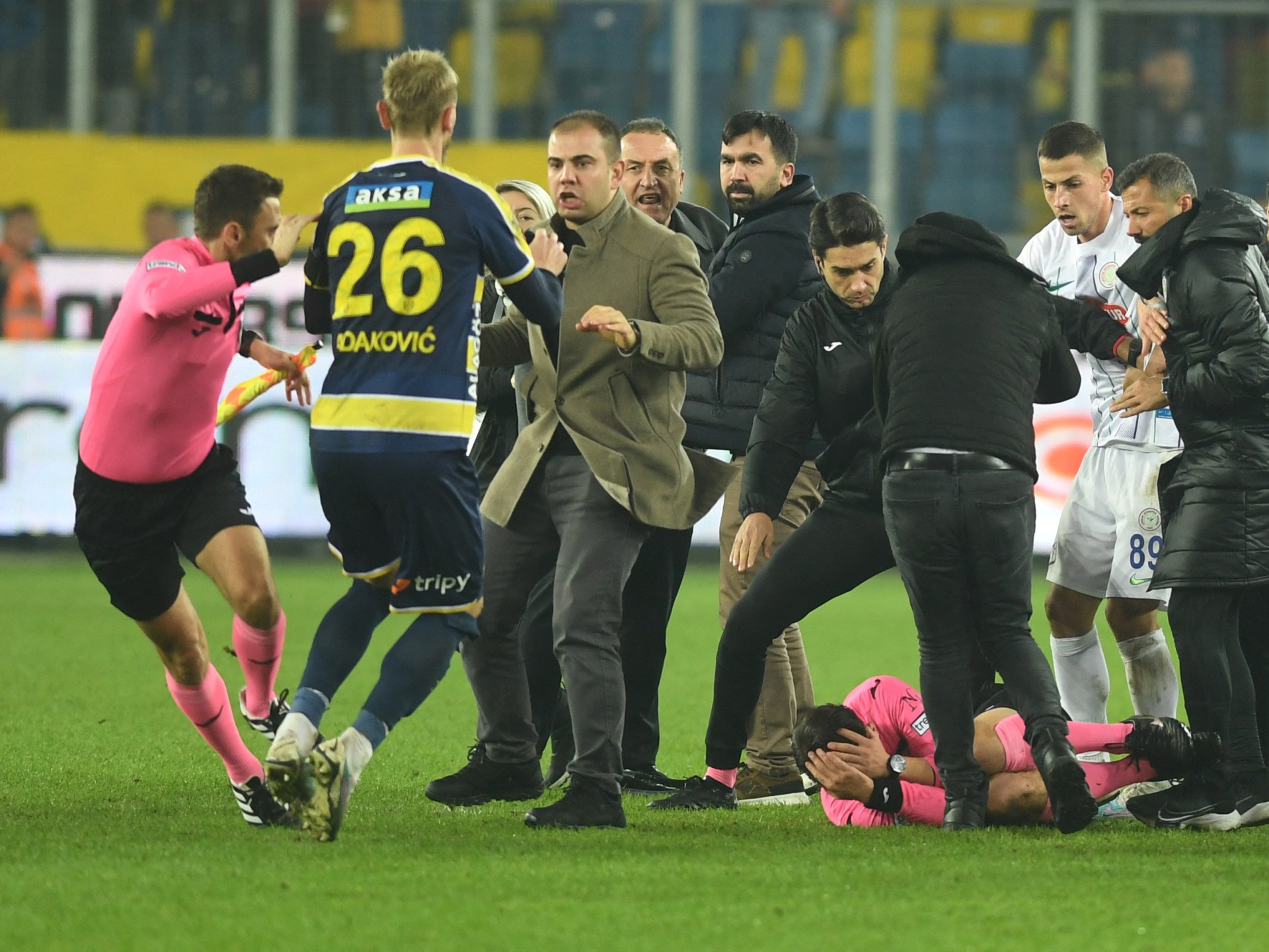 Turkish football leagues halted after club president punches referee | Football News #Turkish #football #leagues #halted #club #president #punches #referee #Football #News