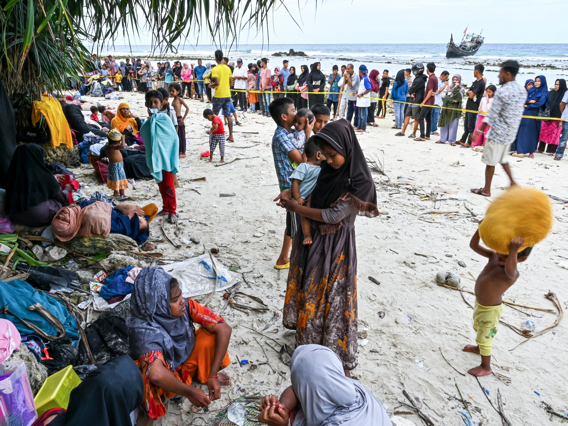 Rohingya refugees reach Indonesia shores in latest boat arrival | Rohingya News #Rohingya #refugees #reach #Indonesia #shores #latest #boat #arrival #Rohingya #News