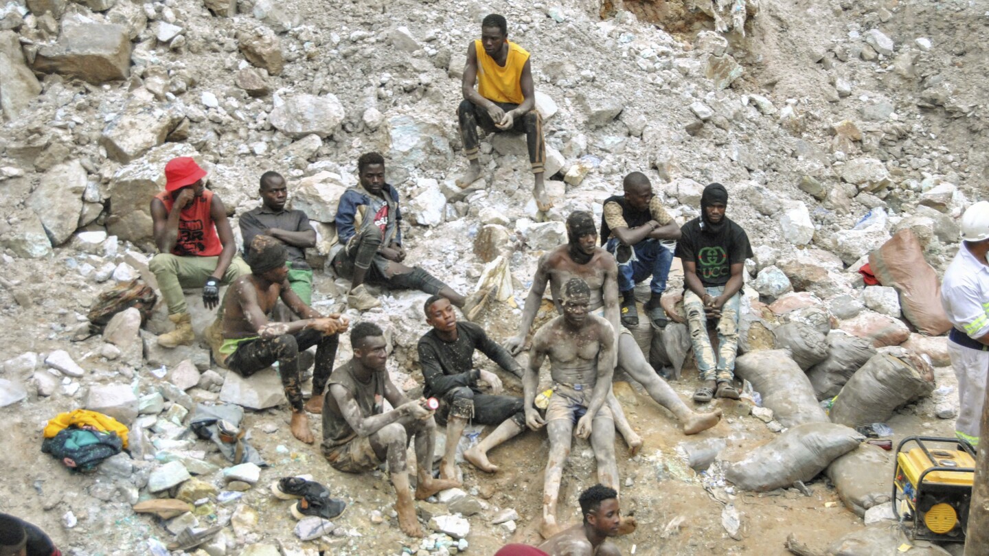 Rescuers have recovered 11 bodies after landslides at a Zambia mine. More than 30 are feared dead #Rescuers #recovered #bodies #landslides #Zambia #feared #dead