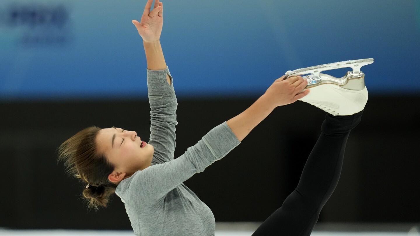 Kaori Sakamoto dazzles in Grand Prix Final to take lead into women’s free skate in Beijing #Kaori #Sakamoto #dazzles #Grand #Prix #Final #lead #womens #free #skate #Beijing