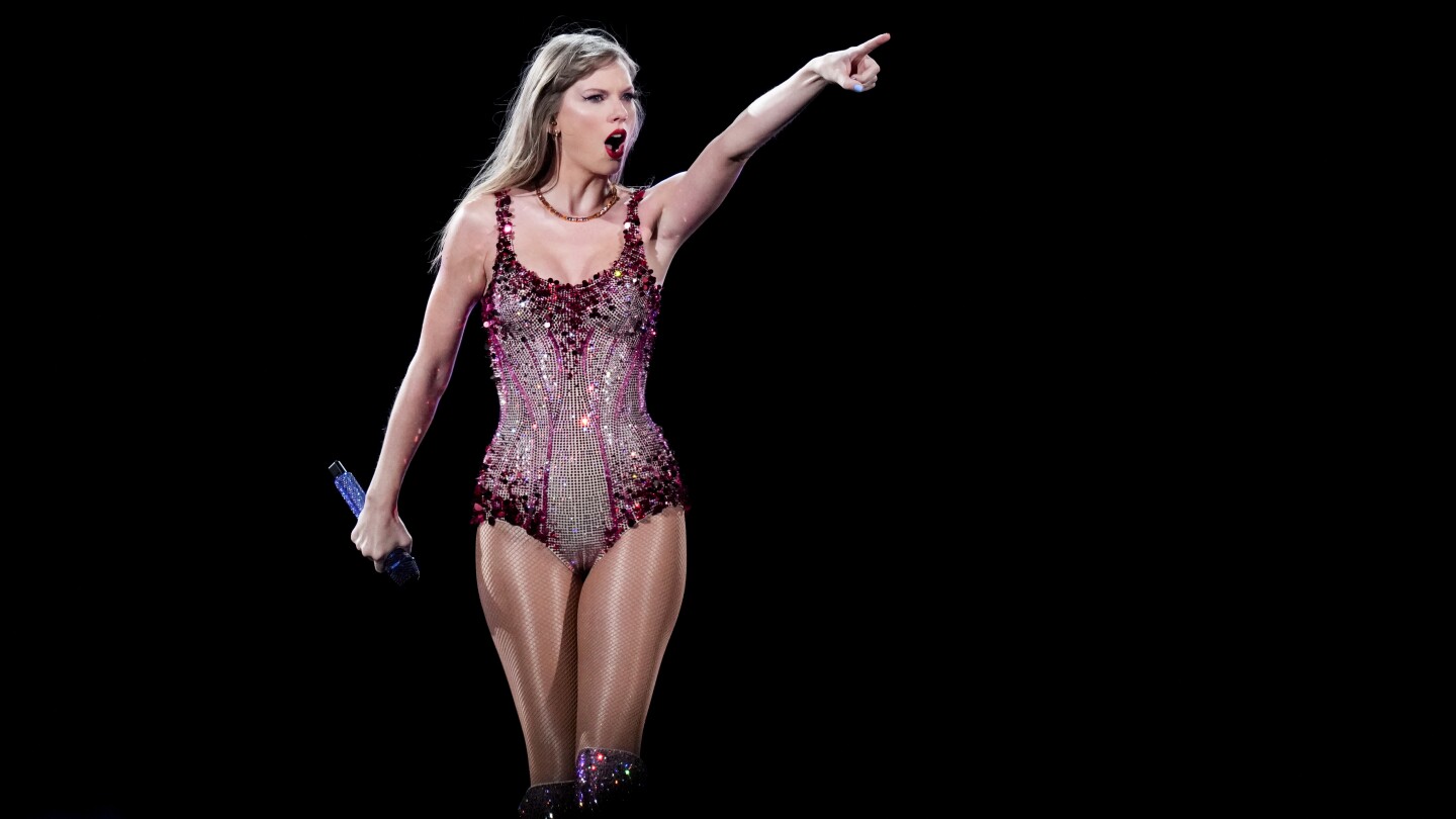 Taylor Swift’s Eras Tour is the first tour to gross over $1 billion, Pollstar says #Taylor #Swifts #Eras #Tour #tour #gross #billion #Pollstar
