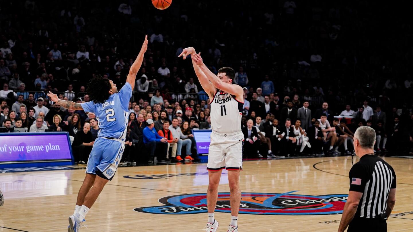 Spencer scores 23 to lead No. 5 UConn past No. 9 North Carolina 87-76 in Jimmy V Classic at MSG #Spencer #scores #lead #UConn #North #Carolina #Jimmy #Classic #MSG