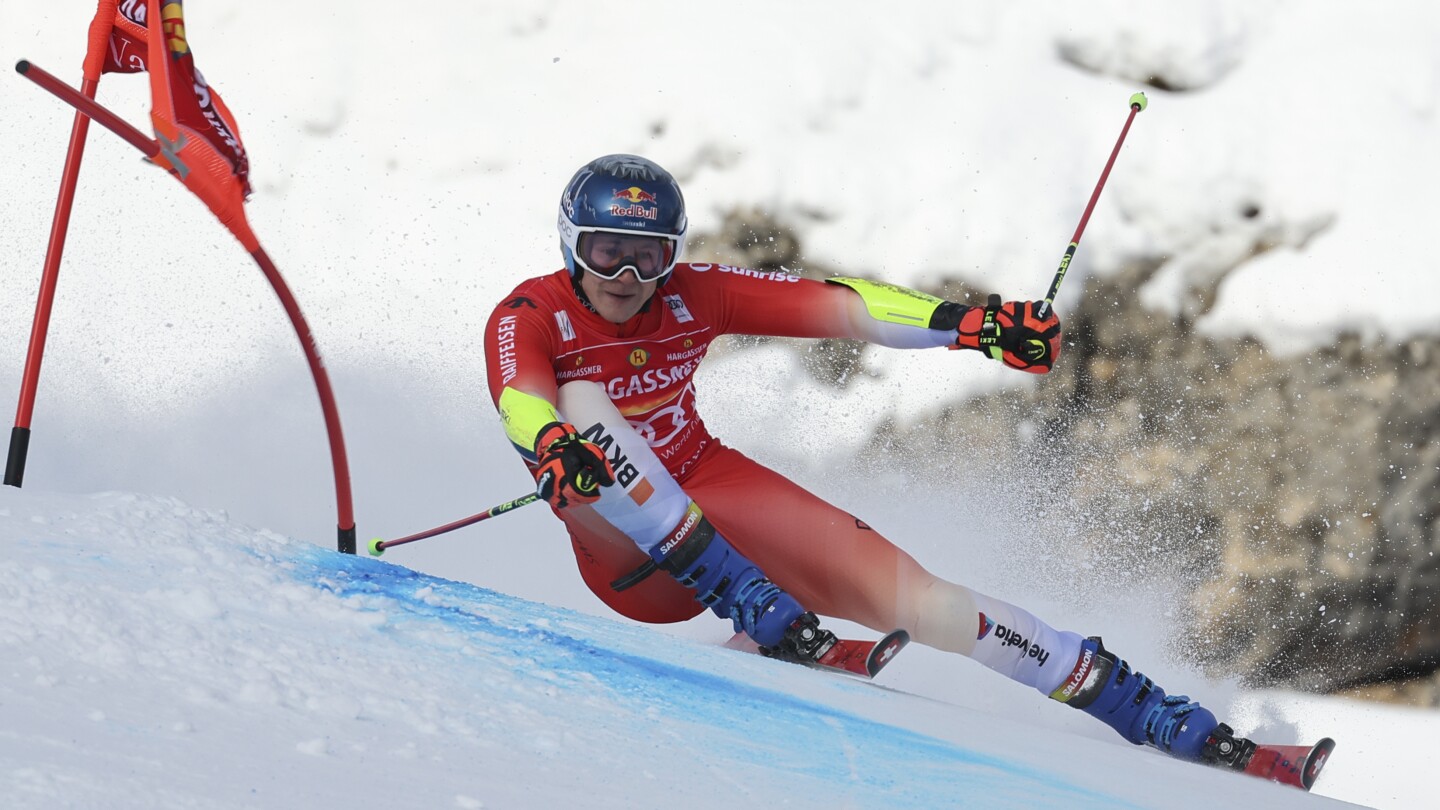 Swiss star Marco Odermatt leads first run of World Cup giant slalom at Val d’Isere in French Alps #Swiss #star #Marco #Odermatt #leads #run #World #Cup #giant #slalom #Val #dIsere #French #Alps