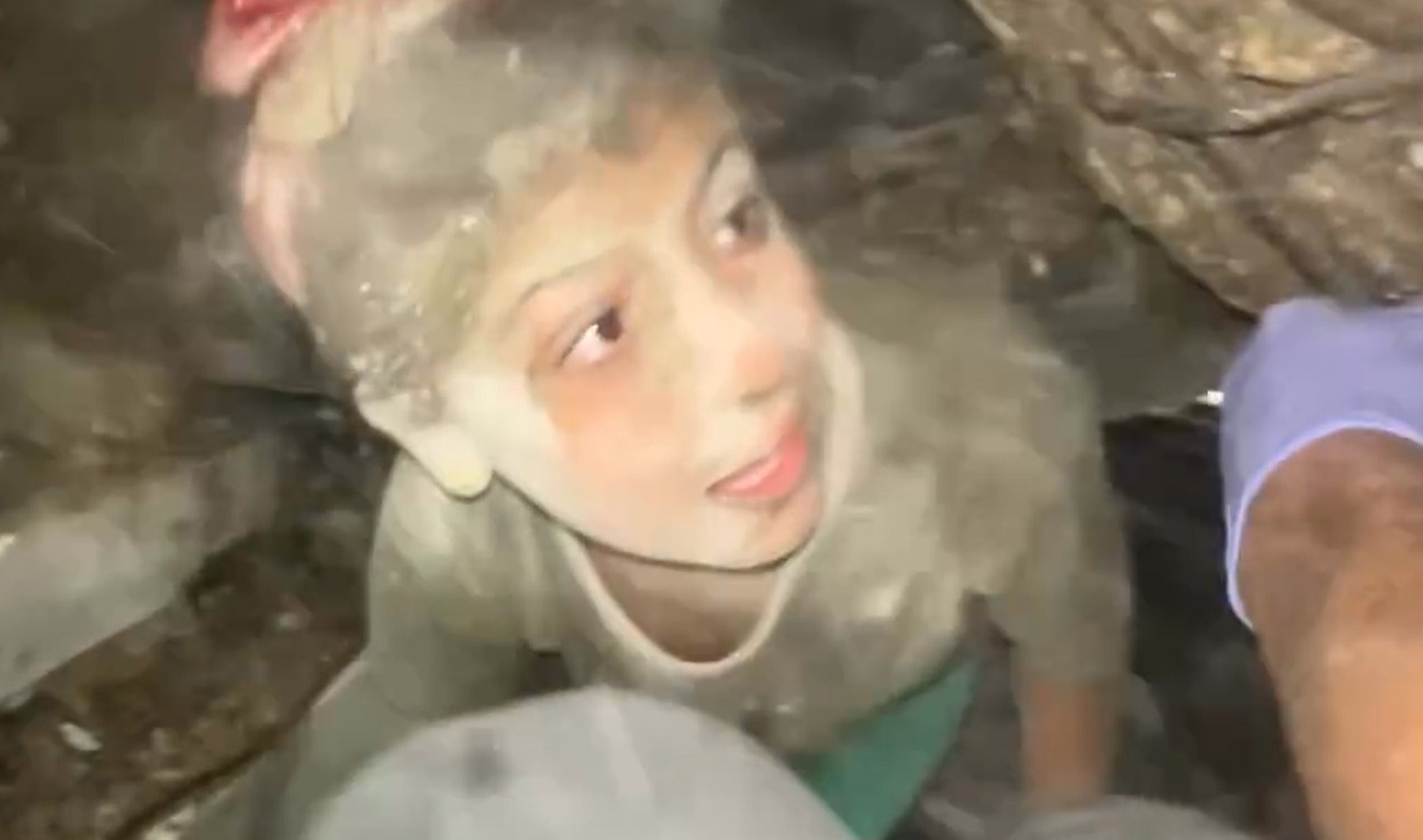 Girl under Gaza rubble asks rescuers to help relatives first | Israel-Palestine conflict #Girl #Gaza #rubble #asks #rescuers #relatives #IsraelPalestine #conflict