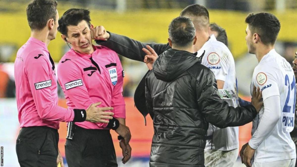 Turkish football suspended after president attacks referee | Football #Turkish #football #suspended #president #attacks #referee #Football