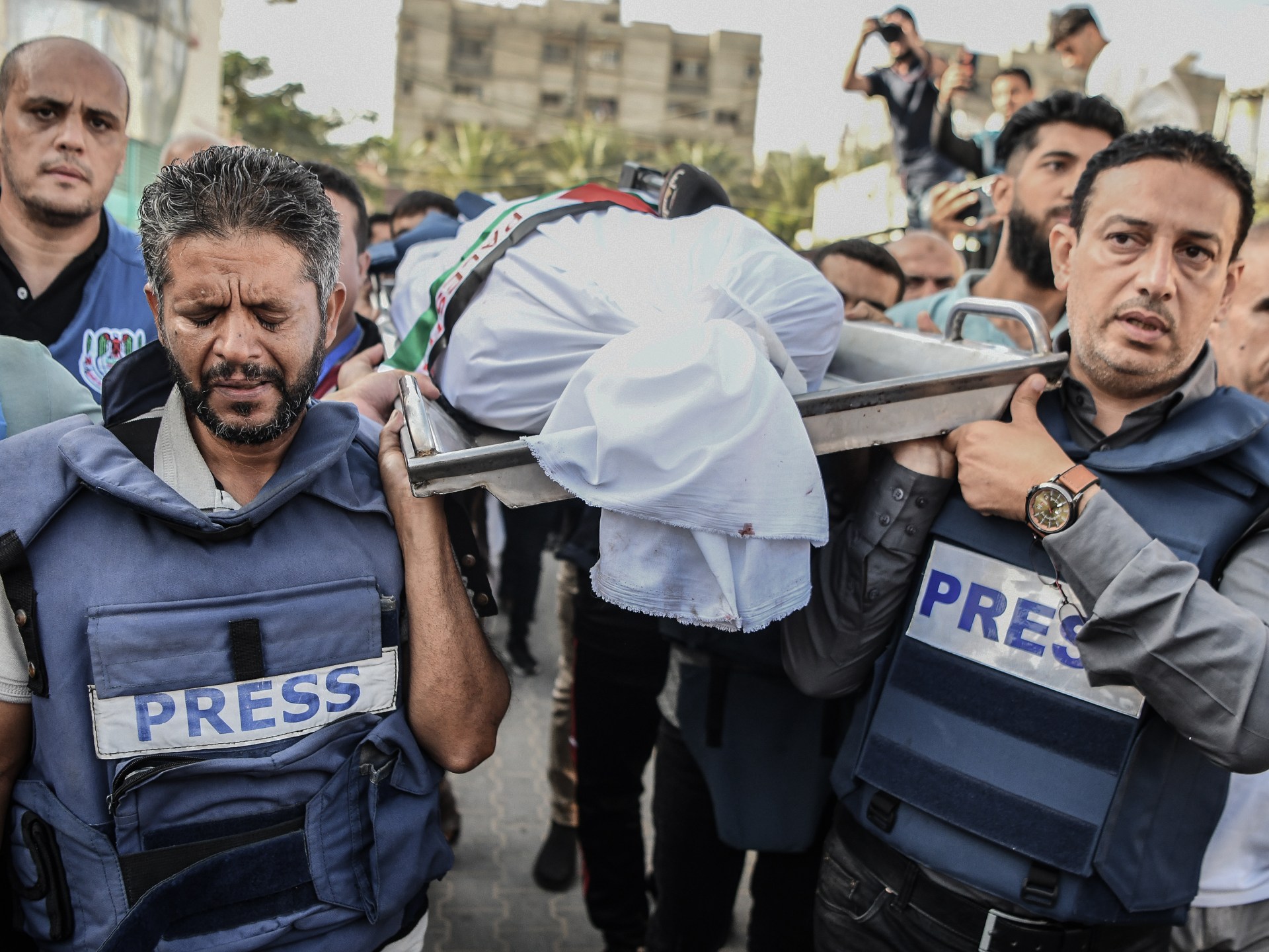 The newsroom has become a battleground in Israel’s war on Gaza | Israel-Palestine conflict #newsroom #battleground #Israels #war #Gaza #IsraelPalestine #conflict
