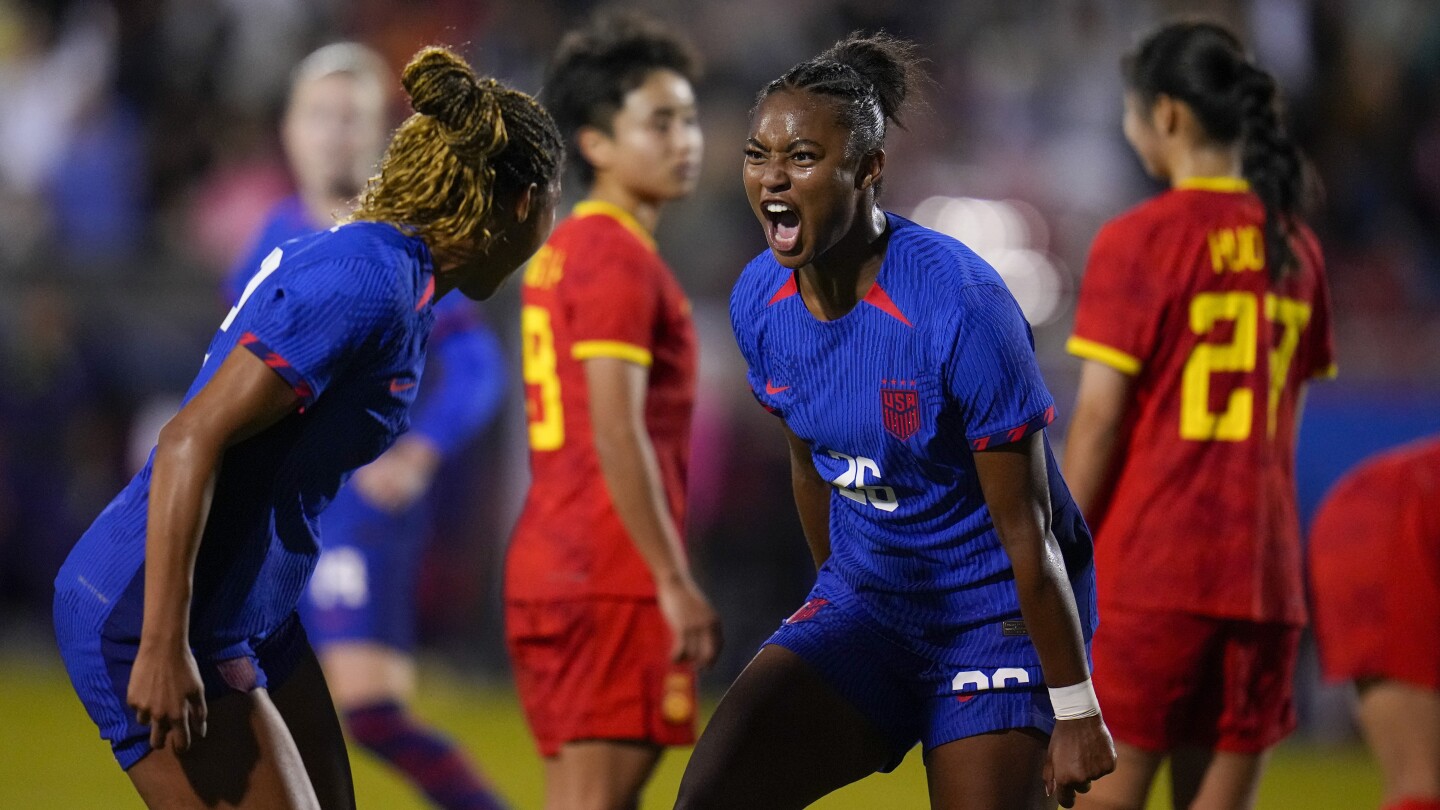 Teenager Jaedyn Shaw helps the US women to a 2-1 victory over China in year-ending exhibition match #Teenager #Jaedyn #Shaw #helps #women #victory #China #yearending #exhibition #match