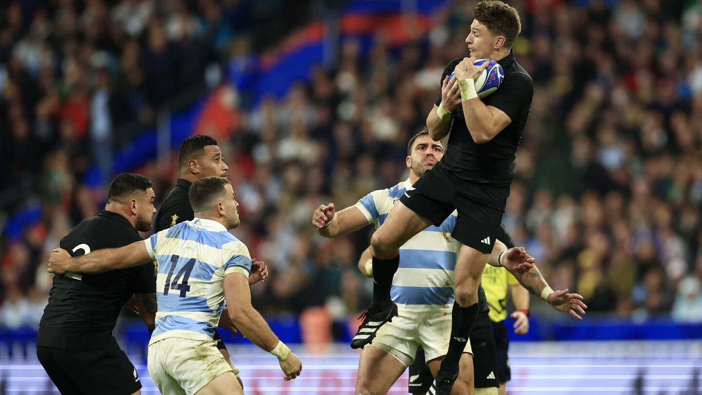 Beauden Barrett to stick with New Zealand through 2027 Rugby World Cup #Beauden #Barrett #stick #Zealand #Rugby #World #Cup