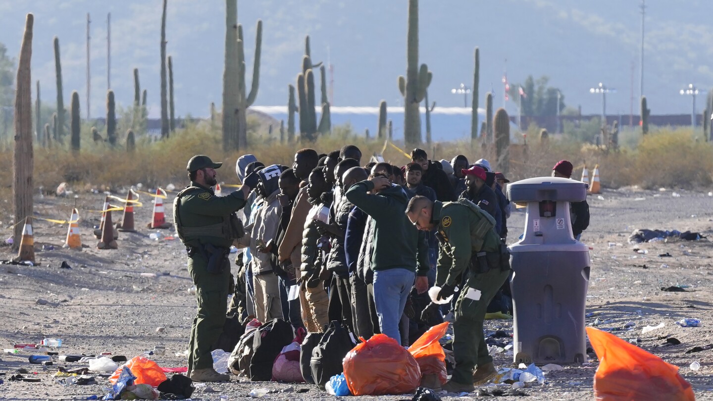 Smugglers bring migrants to remote Arizona border crossing, overwhelm US agents #Smugglers #bring #migrants #remote #Arizona #border #crossing #overwhelm #agents