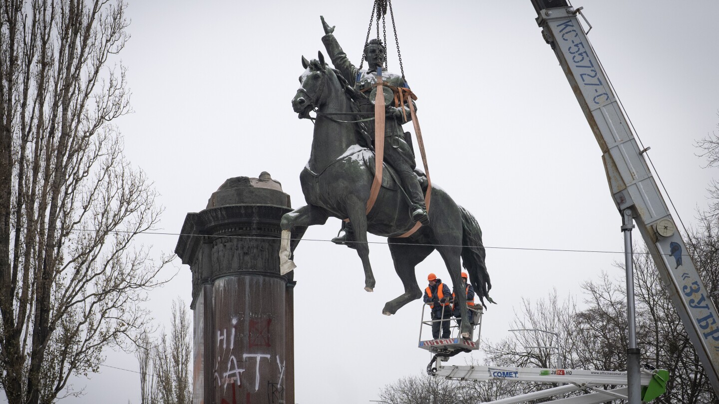 A Soviet-era statue of a Red Army commander taken down in Kyiv #Sovietera #statue #Red #Army #commander #Kyiv