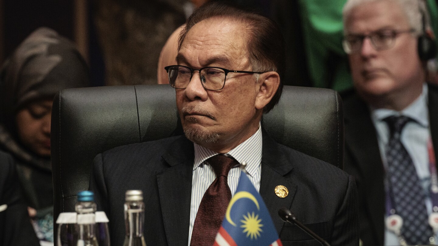 Malaysian leader appoints technocrat as second finance minister in Cabinet shuffle #Malaysian #leader #appoints #technocrat #finance #minister #Cabinet #shuffle
