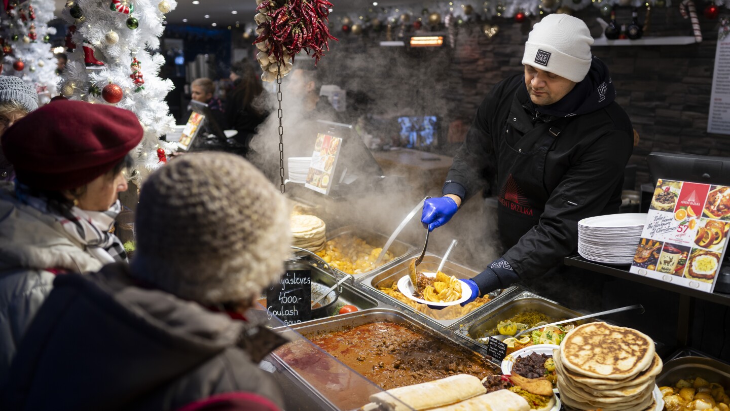 Inflation is pinching Hungary’s popular Christmas markets. $23 sausage dog, anyone? #Inflation #pinching #Hungarys #popular #Christmas #markets #sausage #dog