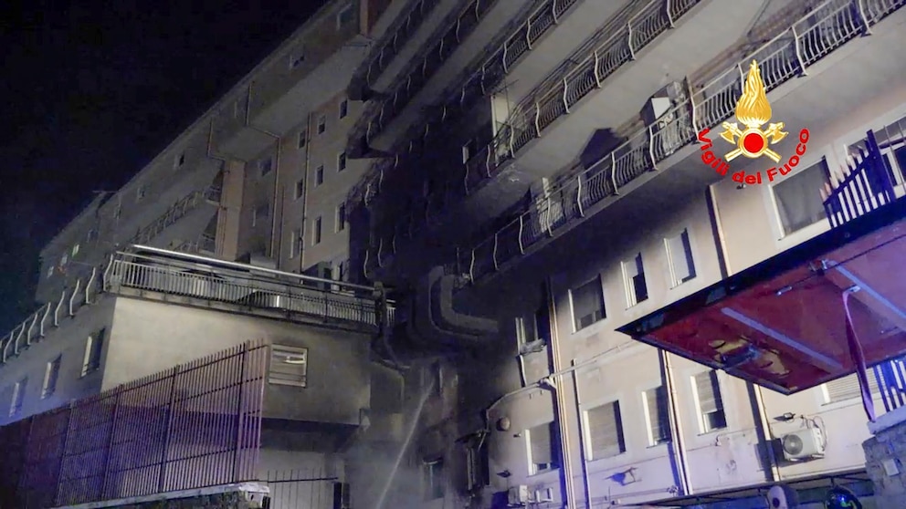 A fire in a hospital near Rome kills at least 4 and forces the evacuation of facility and patients #fire #hospital #Rome #kills #forces #evacuation #facility #patients