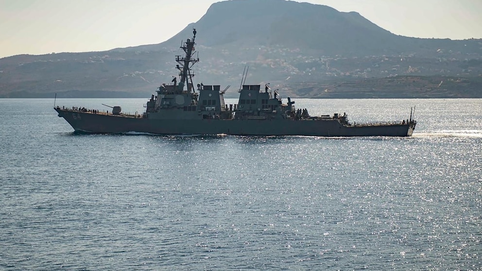 Pentagon: US warship, multiple commercial ships have come under attack in the Red Sea #Pentagon #warship #multiple #commercial #ships #attack #Red #Sea