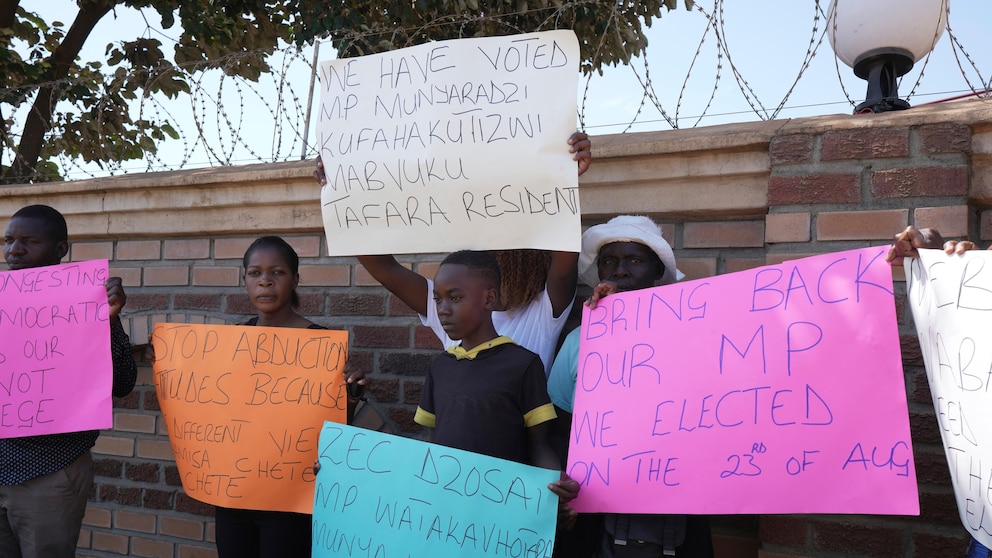 Zimbabwe holds special elections after court rules to remove 9 opposition lawmakers from Parliament #Zimbabwe #holds #special #elections #court #rules #remove #opposition #lawmakers #Parliament