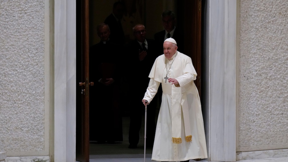 Pope, once a victim of AI-generated imagery, calls for treaty to regulate artificial intelligence #Pope #victim #AIgenerated #imagery #calls #treaty #regulate #artificial #intelligence