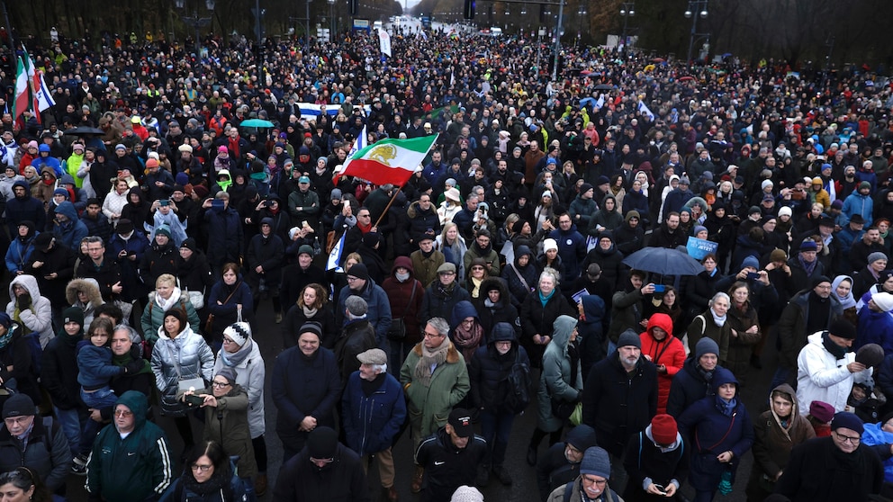 Thousands demonstrate against antisemitism in Berlin amid rise in incidents #Thousands #demonstrate #antisemitism #Berlin #rise #incidents