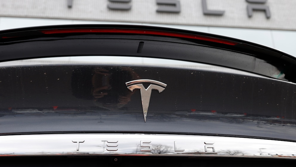 A group of Norwegian unions says it will act against Tesla in solidarity with its Swedish colleagues #group #Norwegian #unions #act #Tesla #solidarity #Swedish #colleagues