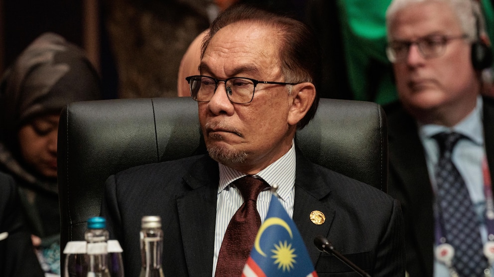 Malaysian leader appoints technocrat as his deputy finance minister in Cabinet shuffle #Malaysian #leader #appoints #technocrat #deputy #finance #minister #Cabinet #shuffle