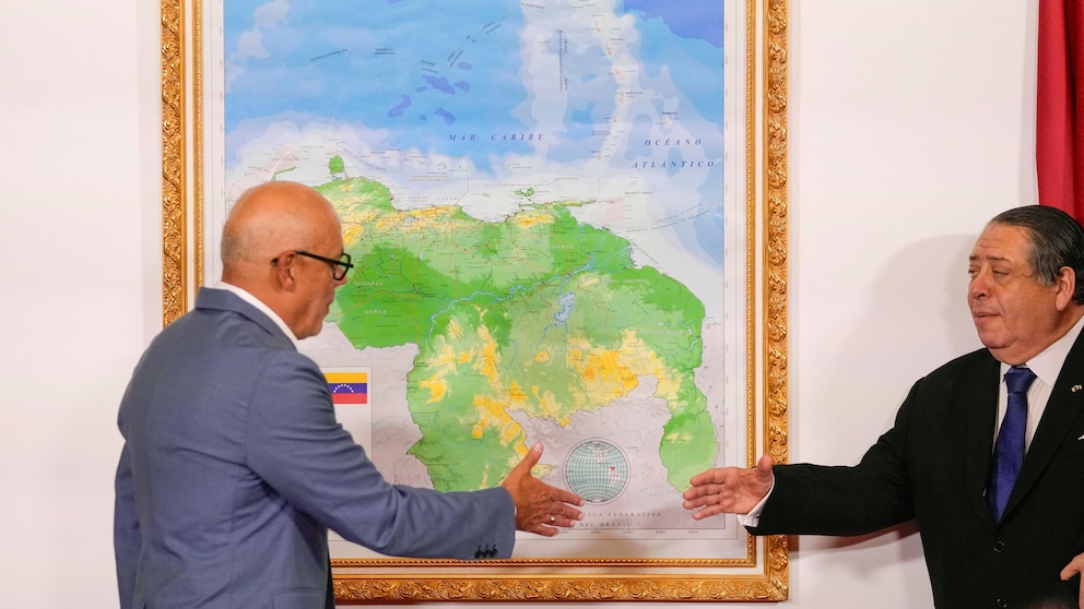 Tensions are soaring between Guyana and Venezuela over a territorial dispute. Here’s what to know #Tensions #soaring #Guyana #Venezuela #territorial #dispute #Heres